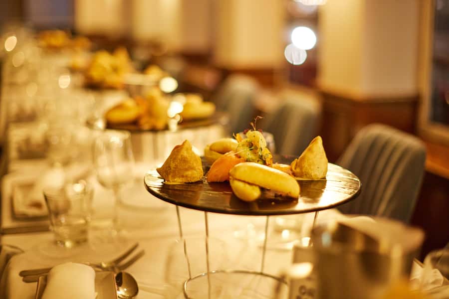 Sydney Harbour: Cabaret Cruise with 3-Course Dinner - The harbour route, from bridge to Opera House