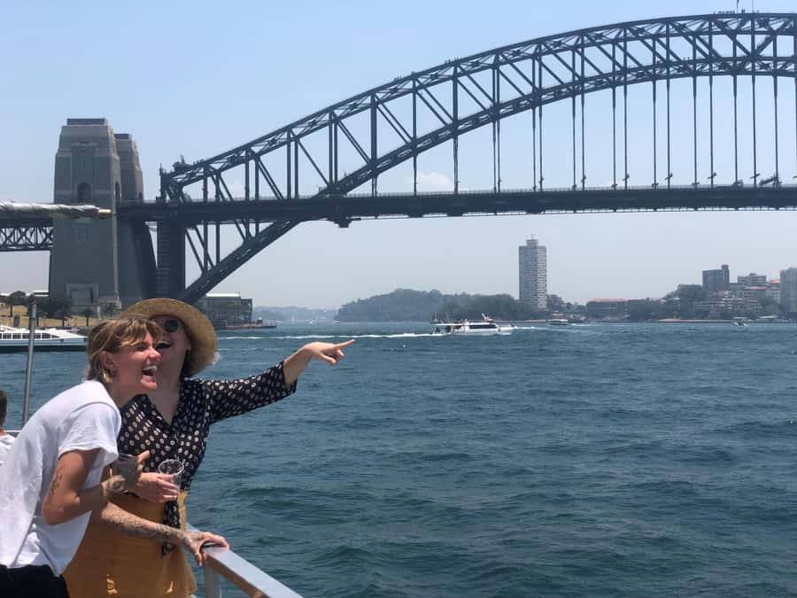 Sydney: Harbour Cruise with Buffet Lunch - Finding the best place for photographs