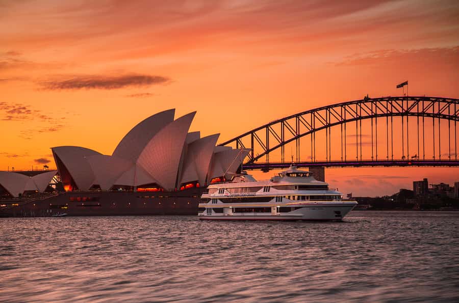 Sydney: Harbour Dinner Cruise with 3, 4 or 6-Course Menu - Dinner with Sydney’s best view from the water
