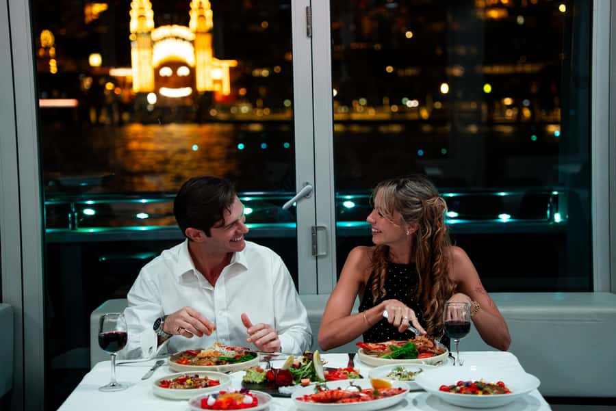 Sydney Harbour: Glass Boat Signature Dinner Cruise - The four-course Signature dinner