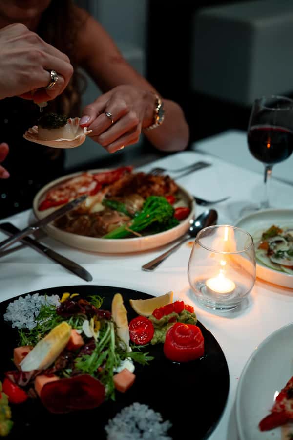 Sydney Harbour: Glass Boat Signature Dinner Cruise - Fort Denison, Taronga Zoo, and Luna Park