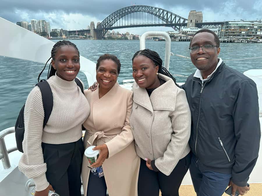 Sydney Harbour Sightseeing Cruise from Circular Quay - Taronga Zoo and Kirribilli House