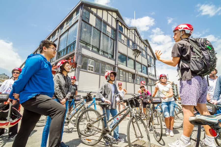 Sydney: Iconic Sights 4-Hour Bike Tour - Darling Harbour and the city center