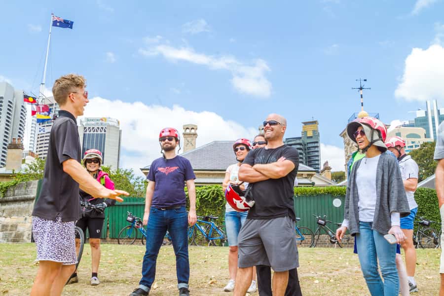 Sydney: Iconic Sights 4-Hour Bike Tour - Chinatown, museums, and the final stretch