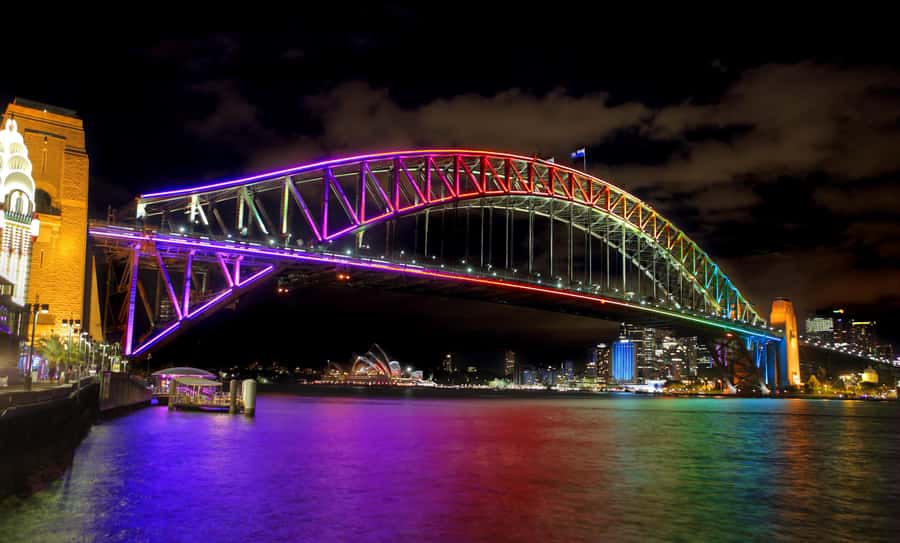 Sydney: Premium Catamaran Vivid Cruise with Welcome Drink - Why a catamaran is a smart way to see Vivid Sydney