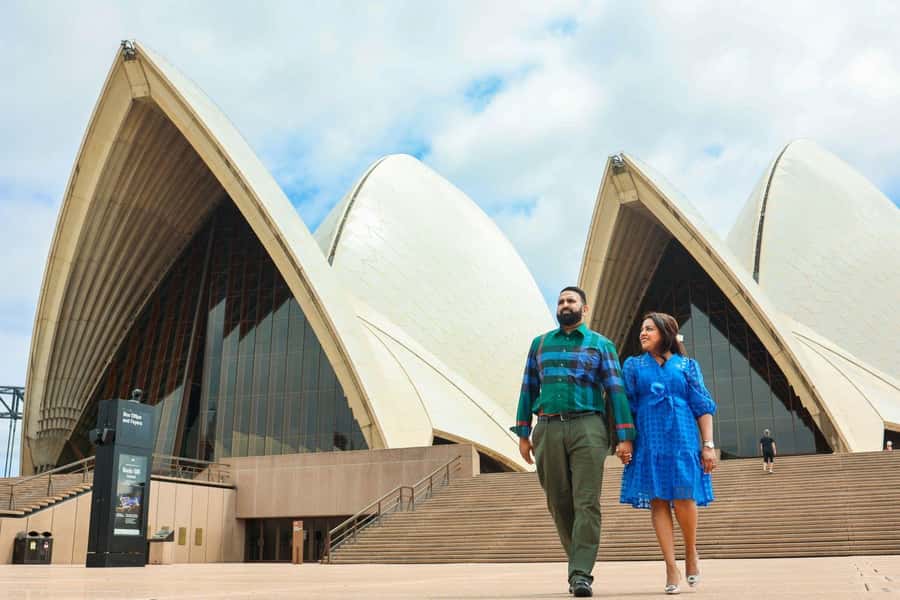 Sydney: Private Photoshoot outside the Opera House - Edited photos within 48 hours