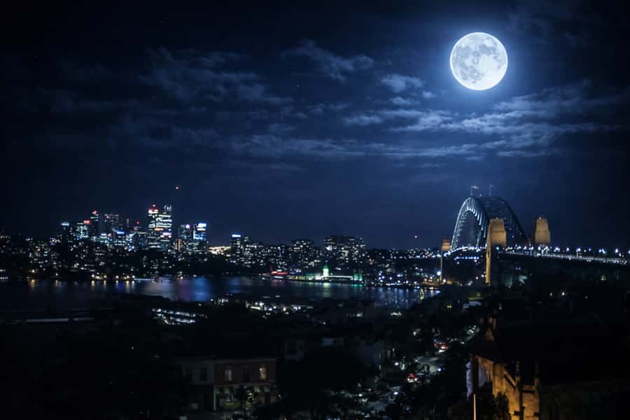 Sydney: Spirits of the Rock and Dark Past Walking Tour - Haunted pubs and the original cellar