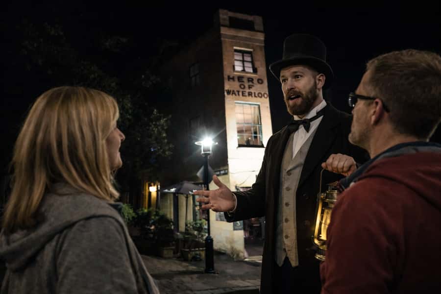 Sydney: Spirits of the Rock and Dark Past Walking Tour - The guide makes or breaks the evening