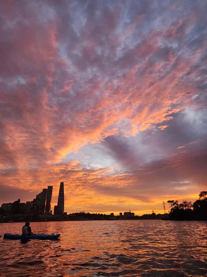 Sydney: Sunset Kayak - Opera & Harbour Bridge Tour (5p. max) - Returning to Lavender Bay after darkening skies