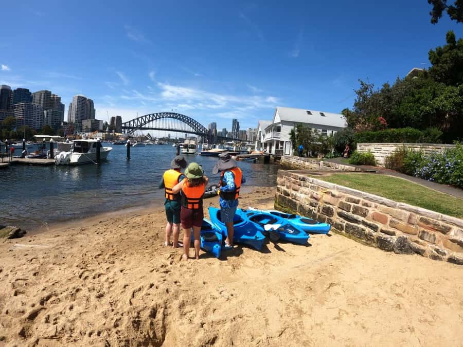 Sydney: Sunset Kayak - Opera & Harbour Bridge Tour (5p. max) - A close look at the guides and group size