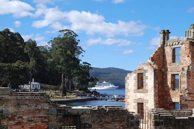 Tasmania 8 Day - Tour in Circle - Day 4, from Bicheno wildlife to the Bay of Fires