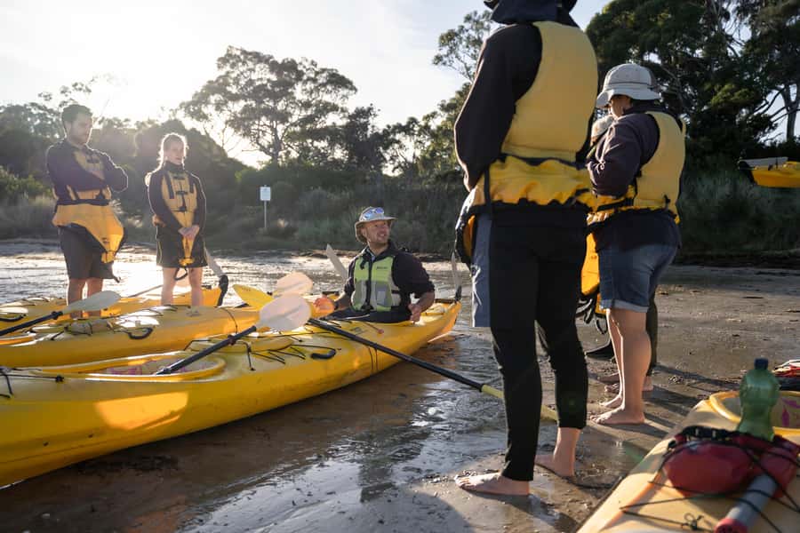 The Freycinet Paddle Kayak Tour - Paddling beneath Freycinet’s granite coast
