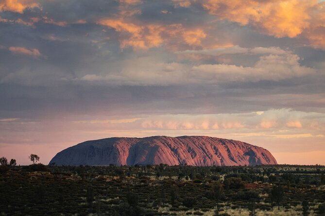 Uluru (Ayers Rock) Sunset + Outback Barbecue Dinner & Star Talk - Key points at a glance