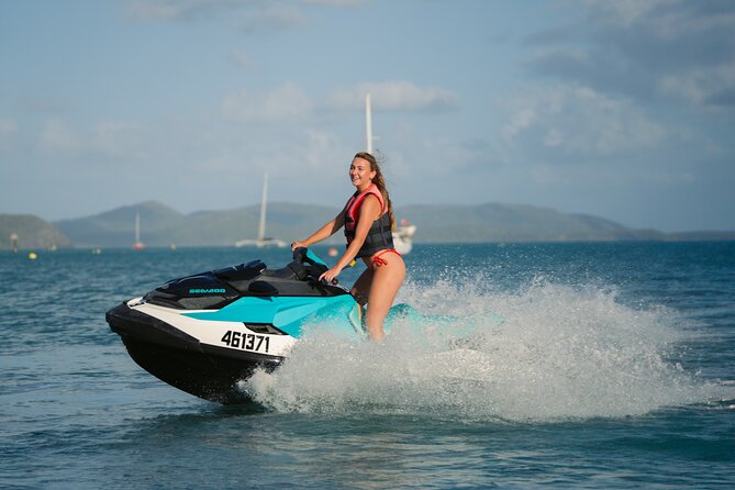 Whitsundays Day Cruise: Whitehaven Beach & Hill Inlet - The crew, commentary, and safety