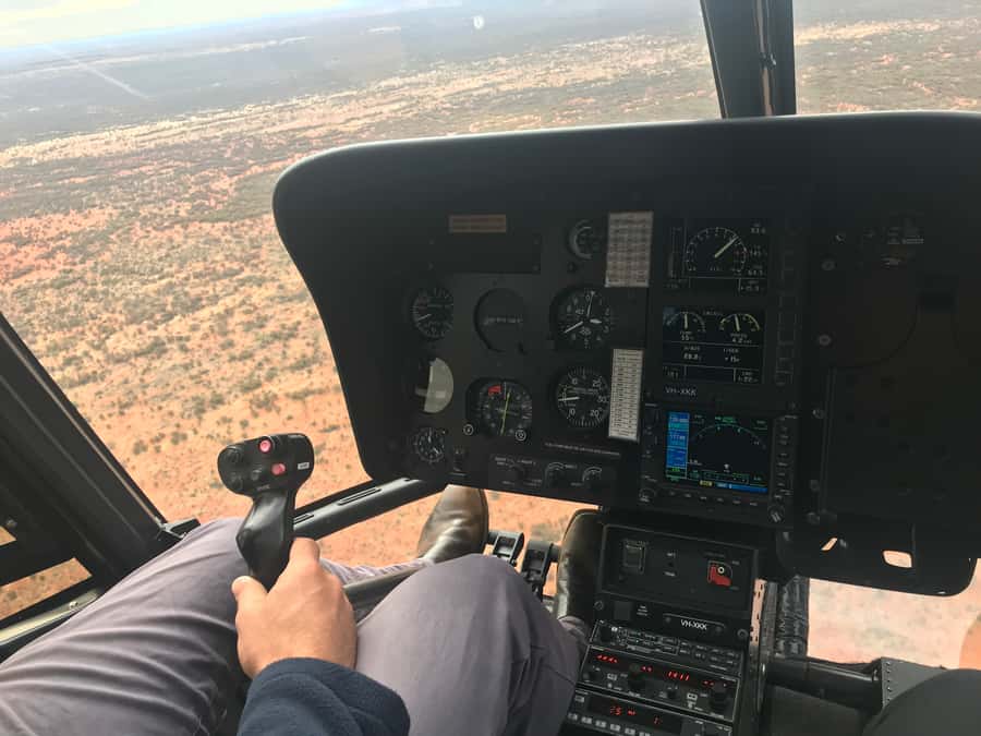 Yulara: Uluru & Kata Tjuta 25-Minute Helicopter Experience - The pilots and ground crew matter here